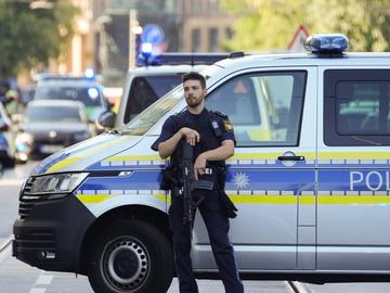 Българка нападна с нож минувачи в Мюнхен. Полицията я застреля