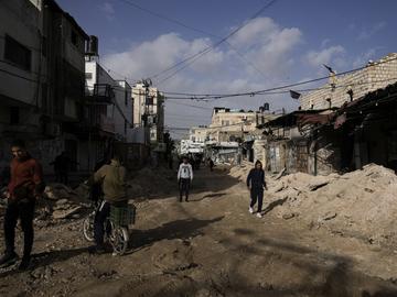 Израел покоси палестински джихадист с въздушна атака по къща в бежански лагер