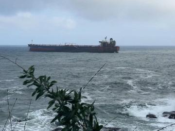 Отлагат изтеглянето на танкера "Кайрос", изоставен край Ахтопол