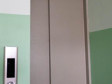 В училището има два нови асансьора