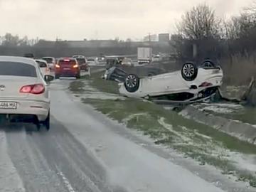 Силна градушка удари Поморие и предизвика 5 катастрофи по пътя към Бургас
