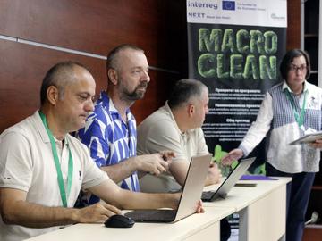 Шуменският университет участва в международен проект за изследване на водораслите в Черно море