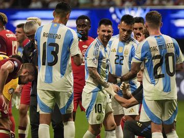 Аржентина започна с успех защитата на титлата си на Копа Америка, Лионел Меси подобри нов рекорд