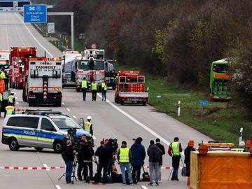 Германски автобус с 60 пътници катастрофира на аутобан