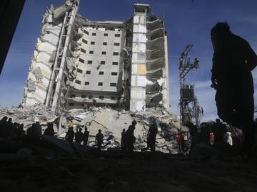 Израел удари една от най-високите жилищни сгради в Рафах, САЩ свалиха 28 дрона на хусите