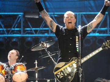 Джеймс Хетфийлд предложи брак на приятелката си по време на гмуркане с акули