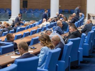 След лятната ваканция: Половината депутати с неоправдани отсъствия