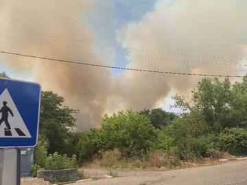 Боляровско отново гори, евакуираха 200 души от събор край Стефан Караджово