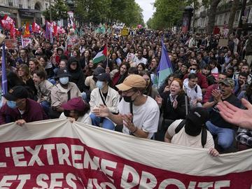 "Няма място за фашистите": 250 000 души се надигнаха срещу френската крайна десница