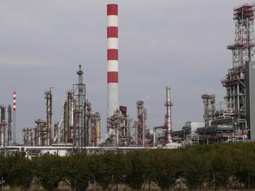 САЩ дадоха лиценз на Сърбия, но за да продаде единствената си рафинерия до февруари