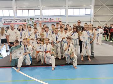 Ново силно състезание за шуменския СКK „Киокушин“ - 18 медала от Black Sea Cup в Несебър