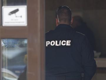 Областната управа вади с полиция ДПС на Доган от партийната централа