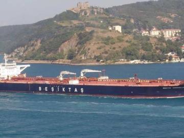 Дронове поразиха край Босфора турски танкер с тонове нефт от Новоросийск