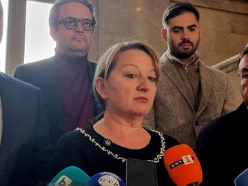 "Няма значение колко си високо, ако не виждаш паднал човек": ГЕРБ иска оставката на Доцова