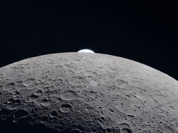 4-тонна ракета на SpaceX се разби в Луната с над 8000 км/ч