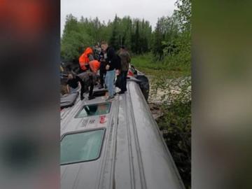 9 вагона от пътнически влак дерайлираха в Русия, пострадали са около 70 души