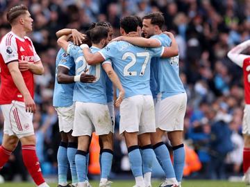 Шок за Арсенал, Сити ликува в дербито на върха