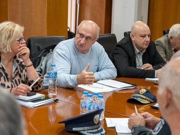 Директорът на ОП БКС Юлиян Марков заяви, че предприятието разполага с 24 тона сол, 5 тона пясък и 1 тон калциев хлорид.