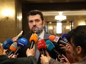 България е евакуирала от Иран 17 души дипломатически състав и техните семейства, както и още двама българи