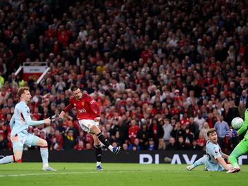 Манчестър Юнайтед удържа "пчеличките" и бетонира завръщането си в Шампионска лига