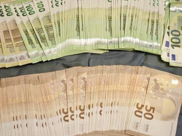 Задържаха трима с близо €600 000, над 600 боеприпаса и повече от 67 кг дрога