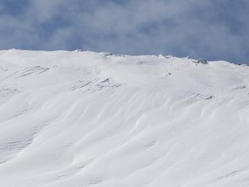ПСС: Снежната покривка в планините е заледена