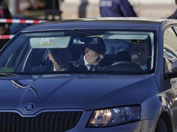 Депутатите приеха законови промени, с които забраниха на Румен Радев да ползва лични коли