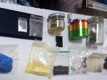 Задържаха 35-годишен с пет вида наркотици