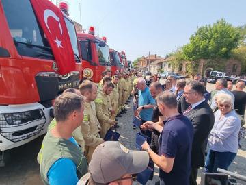 Край Воден още гори гората, но местните вече имат мобилна връзка и контейнери