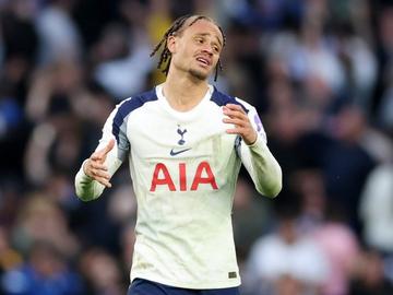 Късна драма продължи проклятието над пропадащия Тотнъм