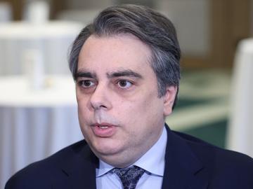 Асен Василев: 900 000 души показаха „червен картон“ на Радев и ПБ