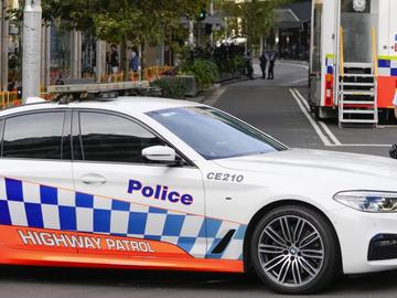 Един загинал и двама в критично състояние след нападение с нож на оживена улица в Сидни