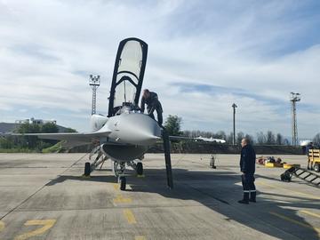 Без парад на Гергьовден, но с F-16 и МиГ-29 в над небето на София