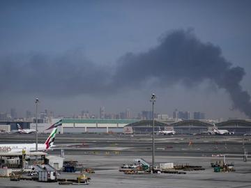 Иранските удари по летищата в Дубай и Абу Даби взеха жертва, а 11 са ранени