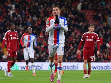 Футболната агония на Ливърпул продължи със срамно отпадане за Купата на лигата