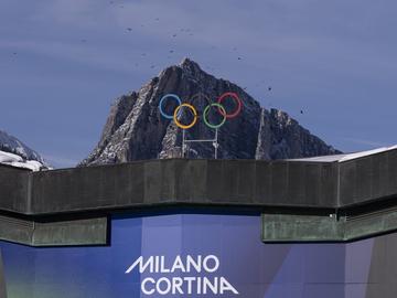 Ден преди старта: Кортина е строителна площадка, а ледът издава странни звуци