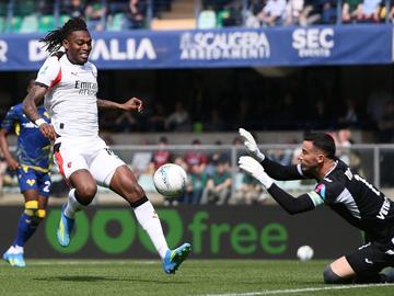 Пестелив Милан измъкна трите точки срещу Верона и излезе втори