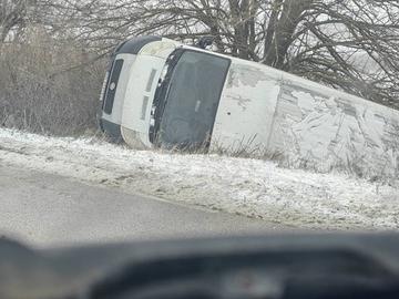 Над 480 снегопочистващи машини обработват републиканските пътища