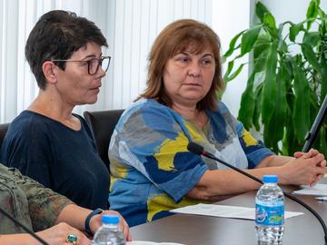 Според Снежка Жекова от РУО /вдясно/ все по-малко ученици отпадат от образователната система