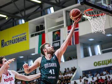 България с Везенков и играч на Барселона в квалификацията с Румъния