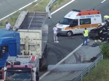 Прокуратурата за удара на "Тракия": Няма данни за заспал водач или спукана гума на тира