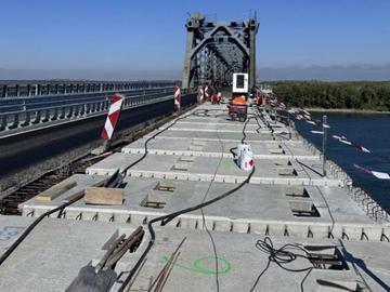 Подменят стоманобетонните панели в затворената отсечка на Дунав мост при Русе към Румъния