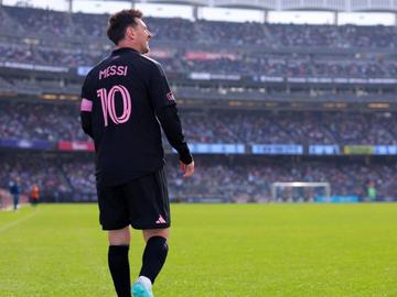 Меси изнесе лекция на култов стадион в Ню Йорк, а темата с участието на Мондиала пак изплува