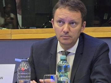 Политическата криза в Румъния продължава - кабинетът на Мурешан не мина