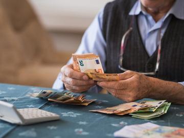 Отпускат великденски надбавки за 1,6 млн. пенсионери