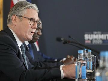 Великобритания обяви нови споразумения и подновяване на връзките с ЕС пет години след Брекзит