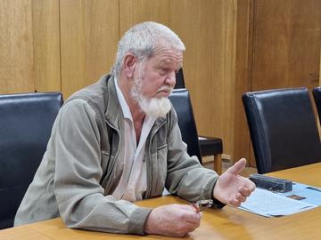 Красимир Атанасов е автор и на стотиците жълти указателни табелки по пътеките на Шуменското плато.