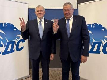 Новият председател на СДС е Илия Лазаров