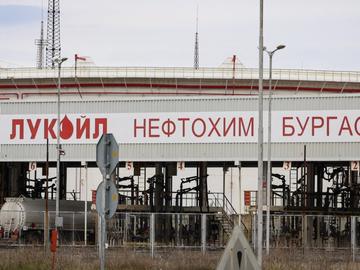 САЩ дадоха дерогация от санкциите за "Лукойл" в България за половин година