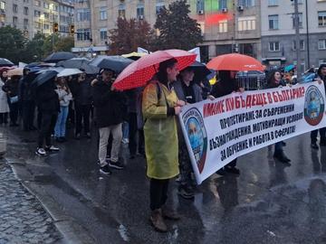 Младите лекари отново на протест. Министърът: Системата не се крепи на тях